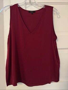 Quince Women's V-Neck Silk Sleeveless Tank Top - Burgundy Wine 🍷